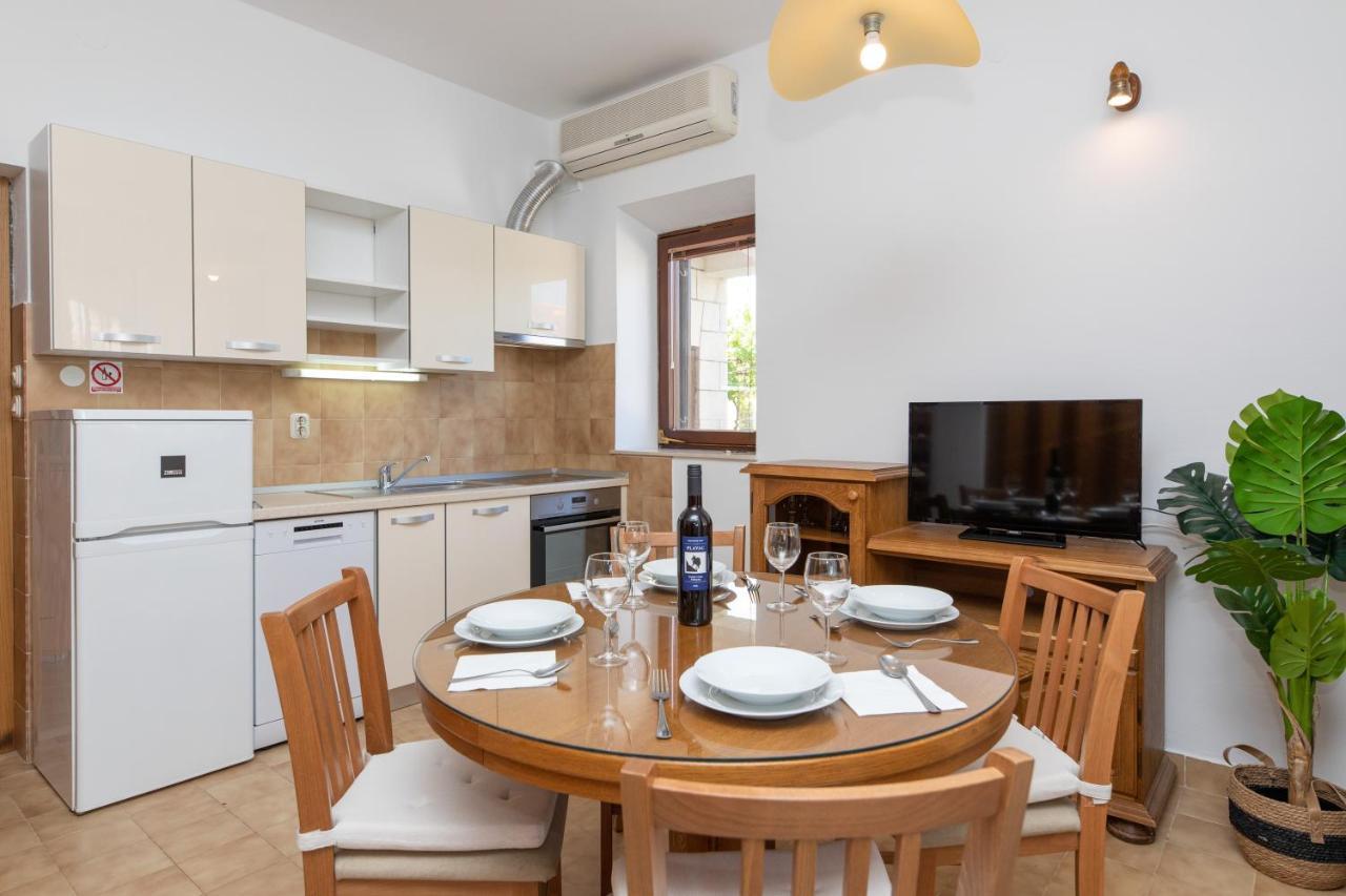 Apartments4You Supetar-The Best And Most Popular Apartments For Discovering The Island - Free Parking - 200 Meters From The Beach Exterior foto