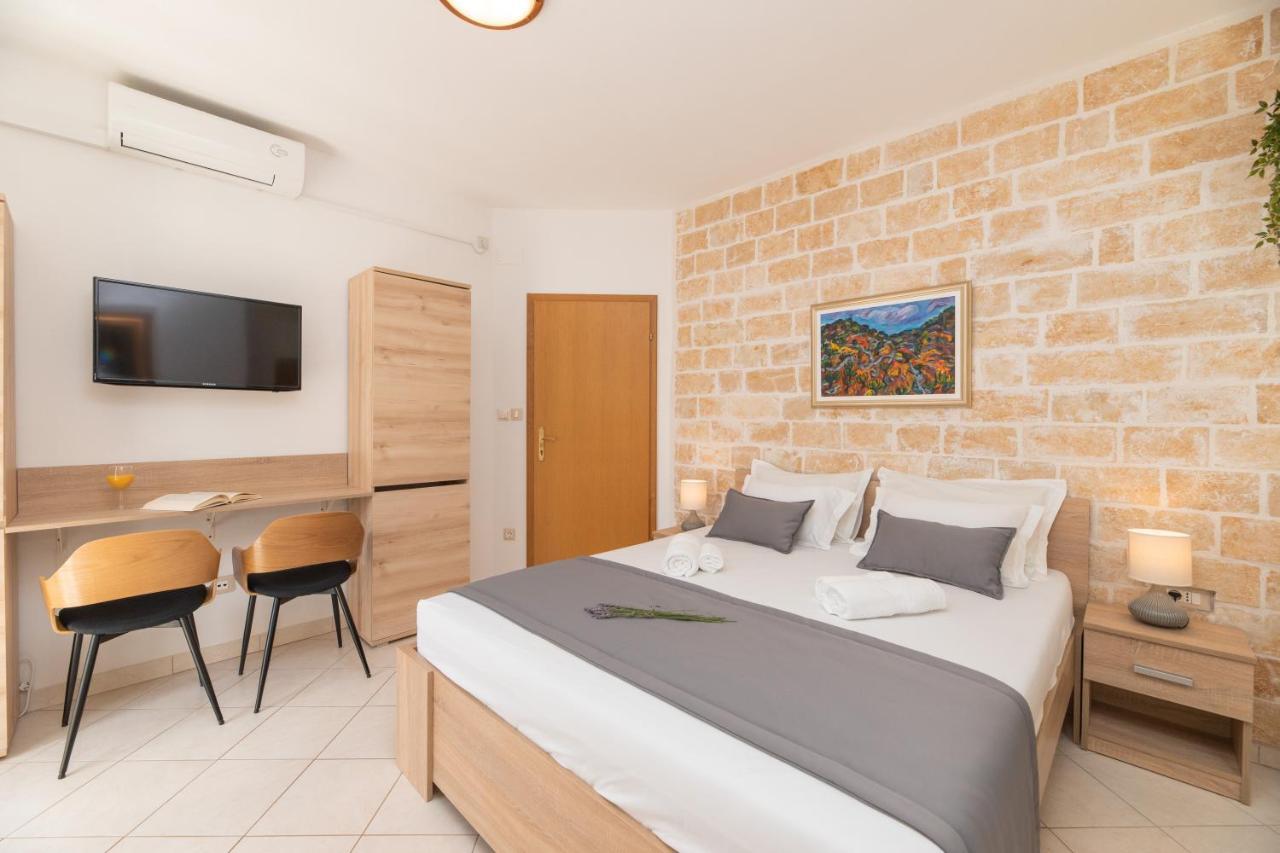 Apartments4You Supetar-The Best And Most Popular Apartments For Discovering The Island - Free Parking - 200 Meters From The Beach Exterior foto